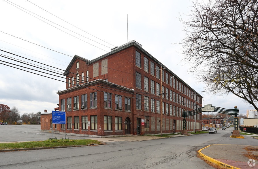 811 Court St, Utica, NY for lease - Building Photo - Image 2 of 8
