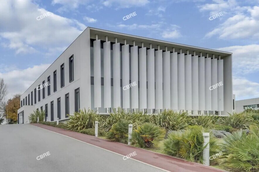 Office in Labège for lease - Building Photo - Image 2 of 12