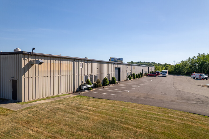 181 Spring Run Road Ext, Coraopolis, PA for lease - Building Photo - Image 1 of 7