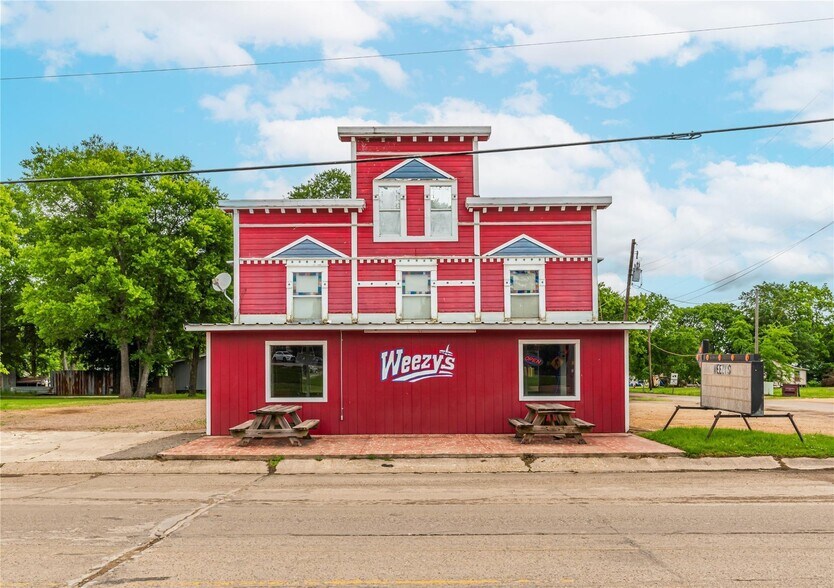 204 W Front St, Blossom, TX for sale - Primary Photo - Image 1 of 4