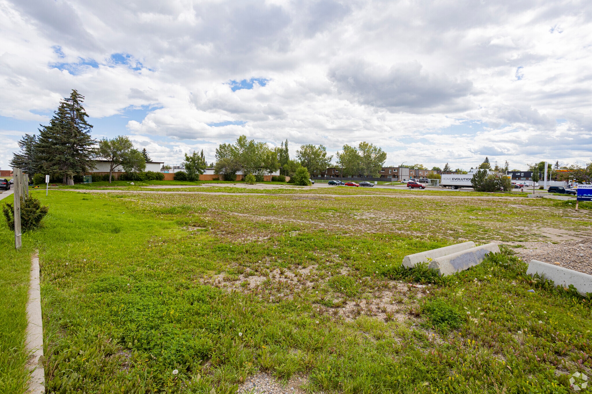 102 64 Ave NE, Calgary, AB for sale Primary Photo- Image 1 of 3