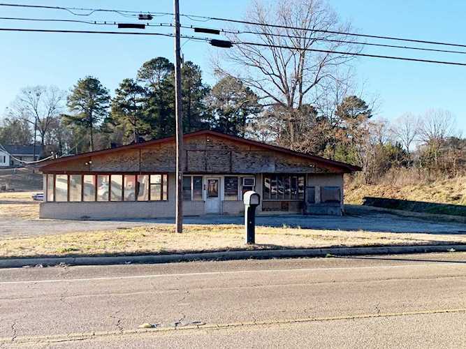 411 N Fourth St, Baldwyn, MS for sale - Primary Photo - Image 1 of 1