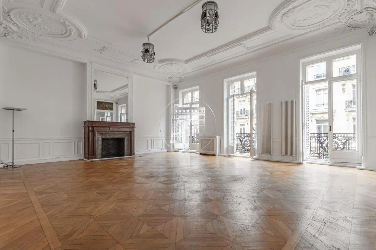 Office in Paris for lease Interior Photo- Image 1 of 18