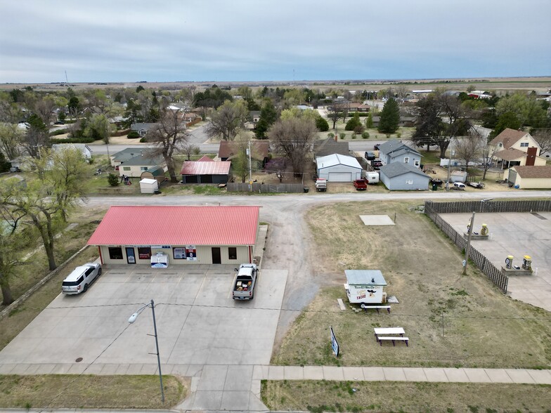 405 W Carthage St, Meade, KS for sale - Building Photo - Image 1 of 33