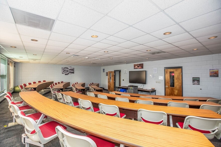 271 and 289 Mercantile Dr portfolio of 2 properties for sale on LoopNet.com - Building Photo - Image 3 of 7