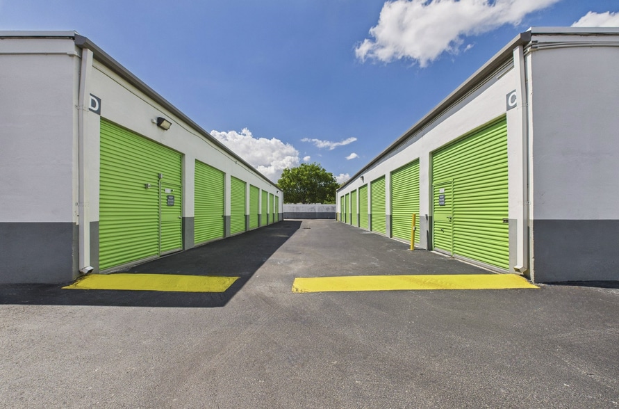 W.P. Carey 35 Property Portfolio portfolio of 35 properties for sale on LoopNet.com - Building Photo - Image 2 of 50