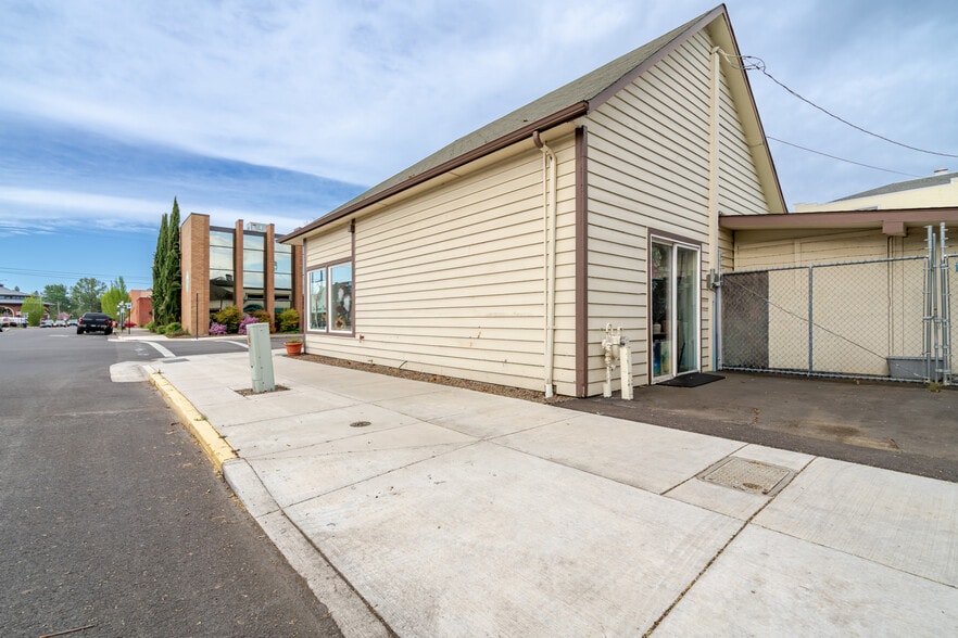 305 Washington St SW, Albany, OR for sale - Building Photo - Image 3 of 12