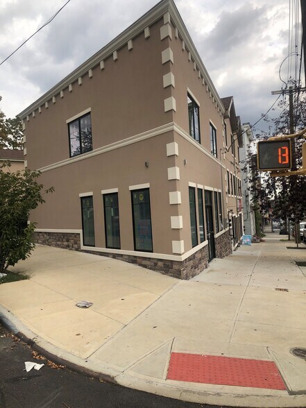 275 Broad St, Staten Island, NY for sale - Building Photo - Image 1 of 1