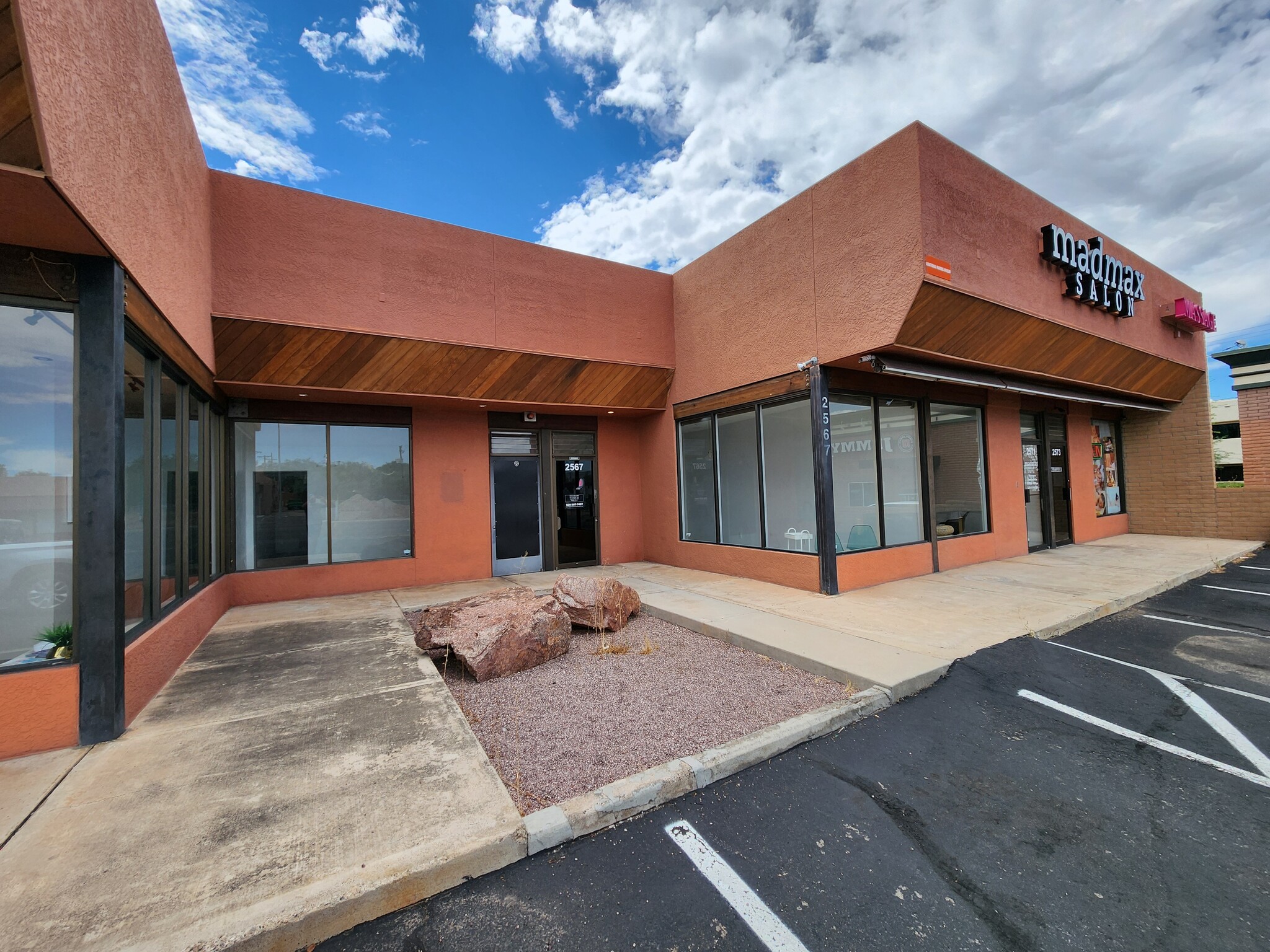 2555-2573 N Campbell Ave, Tucson, AZ for lease Building Photo- Image 1 of 9