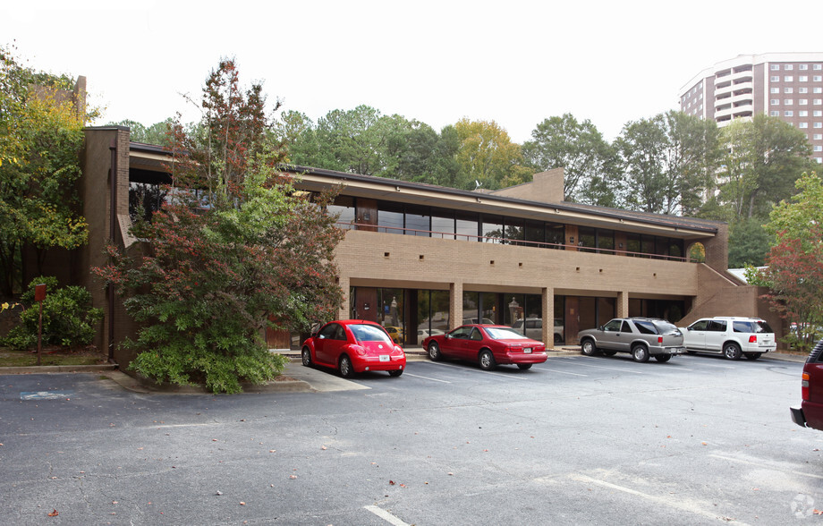 1549 Clairmont Rd, Decatur, GA for lease - Building Photo - Image 2 of 8