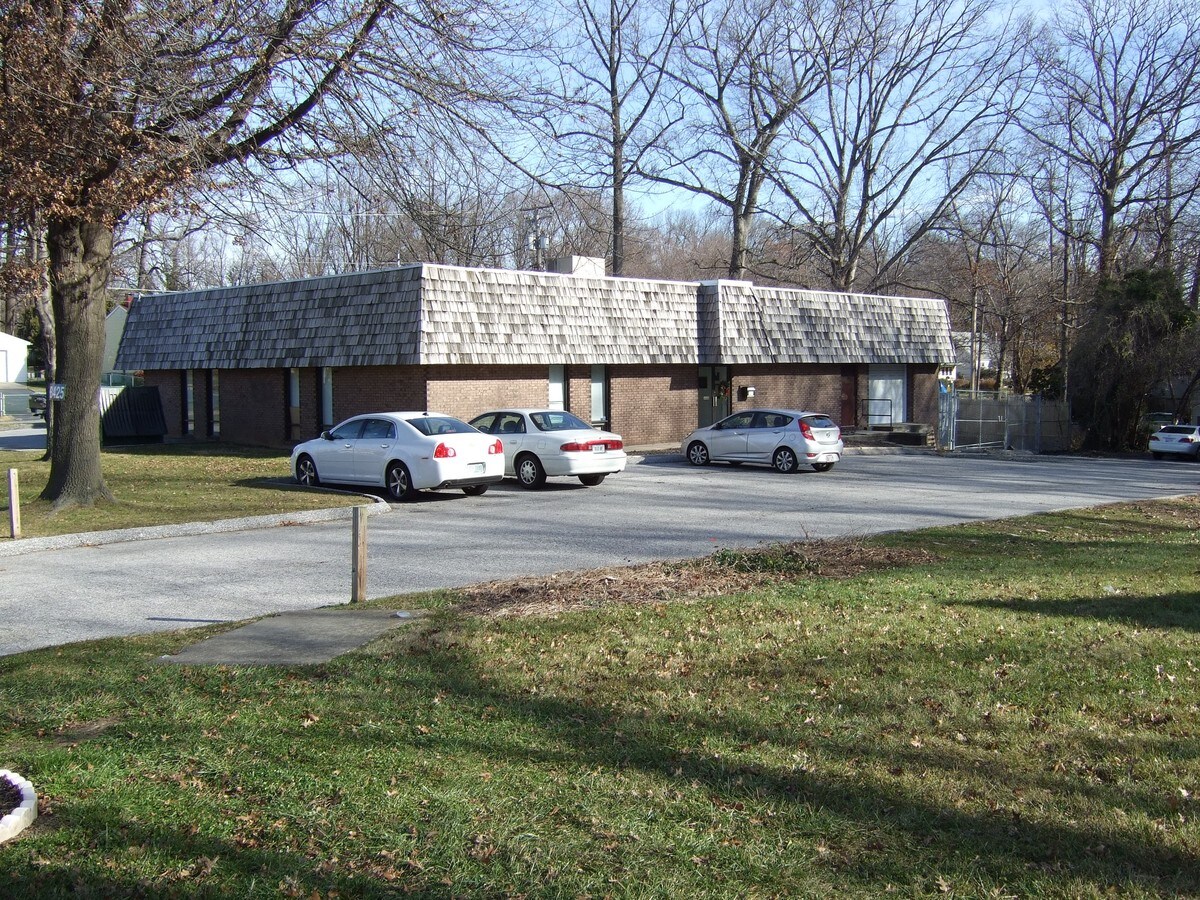 8425 Oakleigh Rd, Parkville, MD 21234