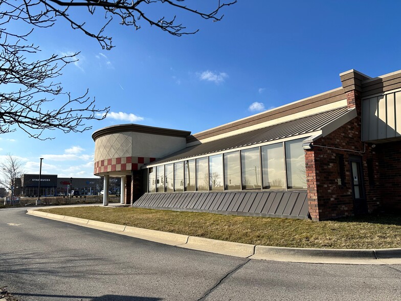 10587 E Highland Rd, Hartland, MI for sale - Building Photo - Image 3 of 6