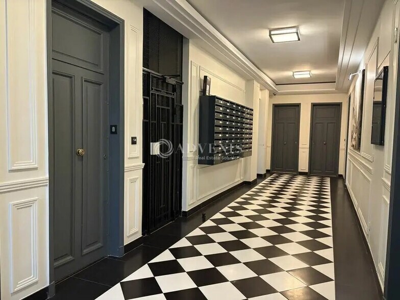 Office in Boulogne-Billancourt for lease - Lobby - Image 2 of 6