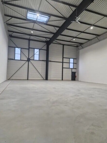 Flex in SAINT-OUEN-L'AUMONE for lease - Interior Photo - Image 1 of 7