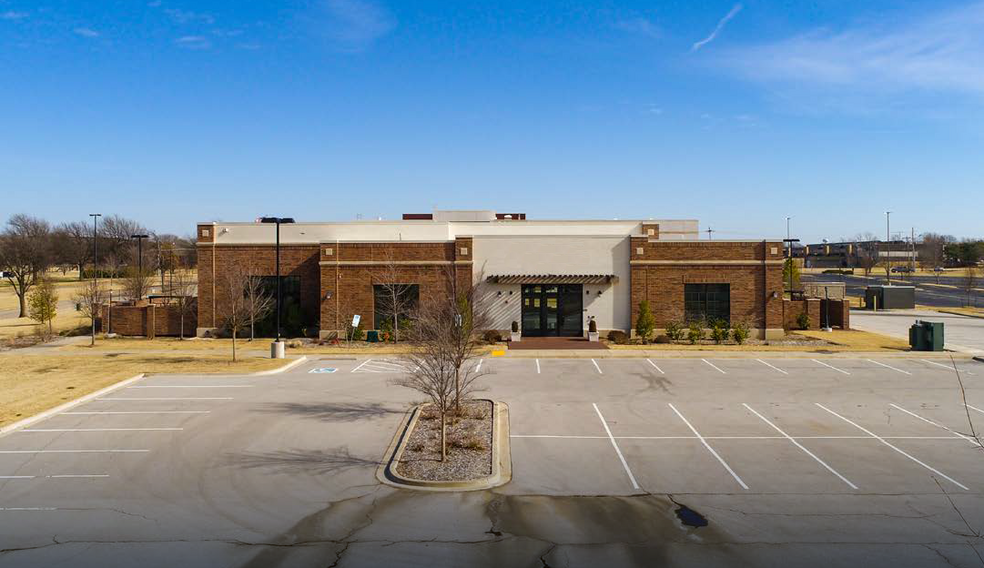 12710 E State Farm Blvd, Tulsa, OK for sale - Building Photo - Image 1 of 1