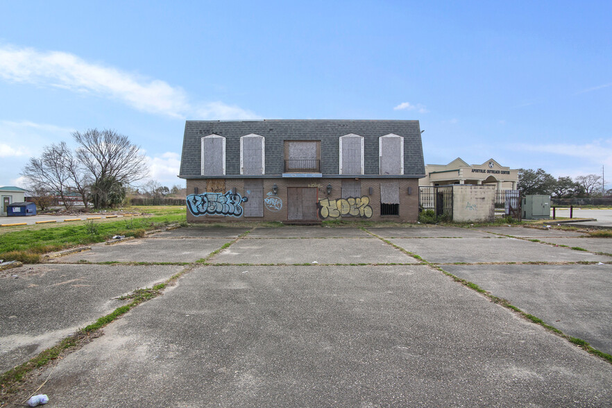 8370 Lake Forest Blvd, New Orleans, LA for sale - Building Photo - Image 1 of 1