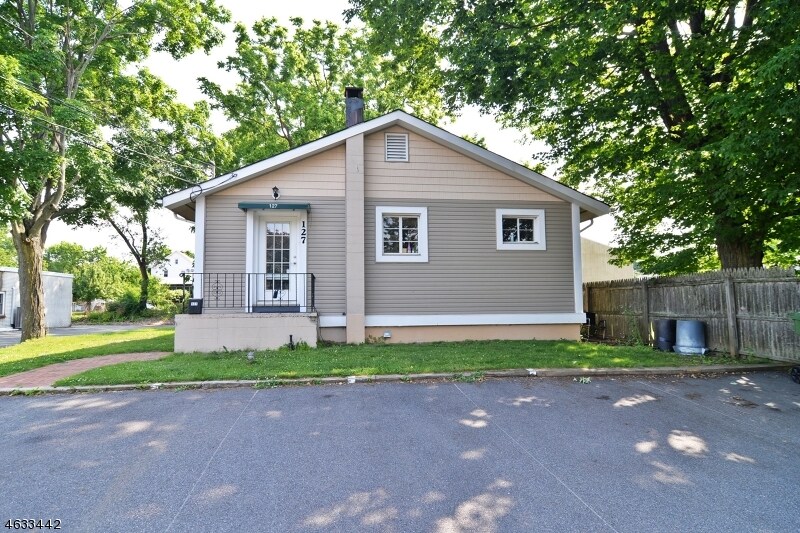 127 Maple St, Hackettstown, NJ for sale Primary Photo- Image 1 of 1