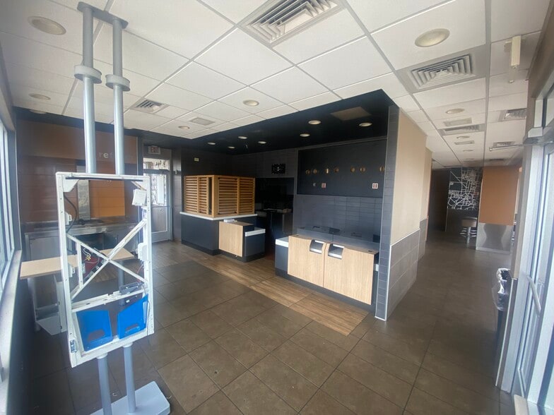 1123 E US Highway 54, Kingman, KS for lease - Interior Photo - Image 2 of 8