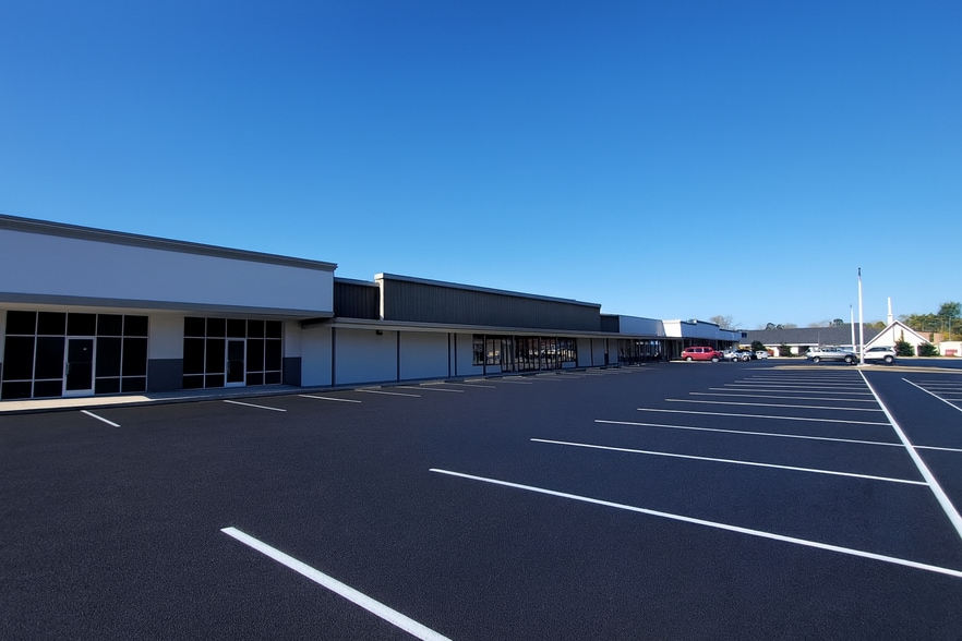331 Northeast Blvd, Clinton, NC for lease - Building Photo - Image 2 of 14