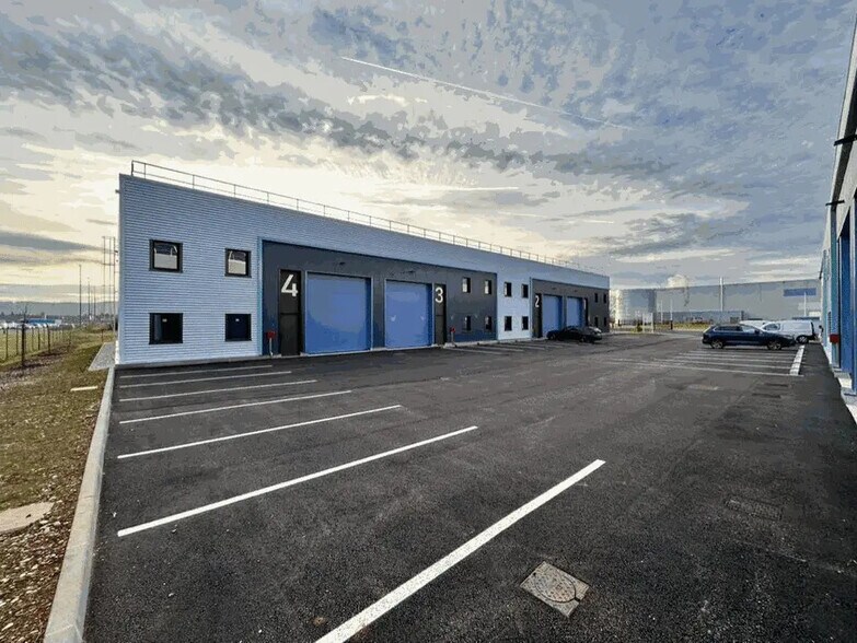 Flex in Saint-Vulbas for sale - Building Photo - Image 1 of 8