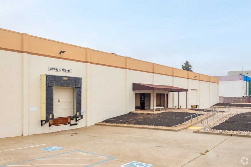 1833 Stearman Ave, Hayward, CA for lease - Building Photo - Image 2 of 17