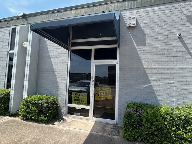 4800 W 34th St, Houston, TX for lease Building Photo- Image 1 of 5