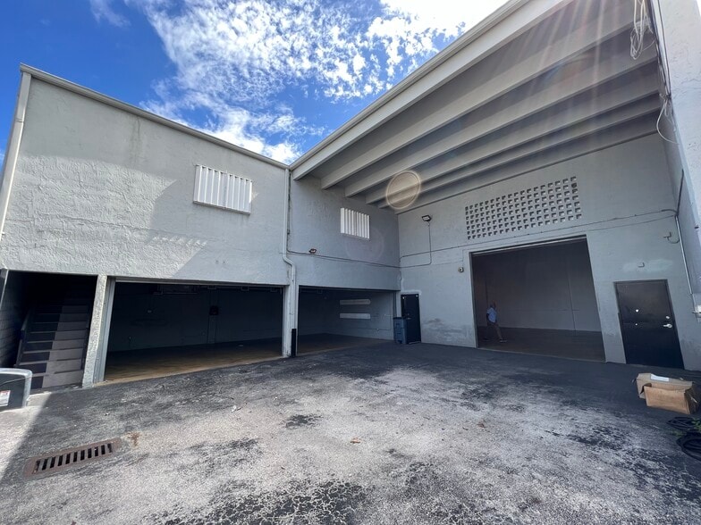 2340 NW 7th Pl, Miami, FL for lease - Building Photo - Image 2 of 6