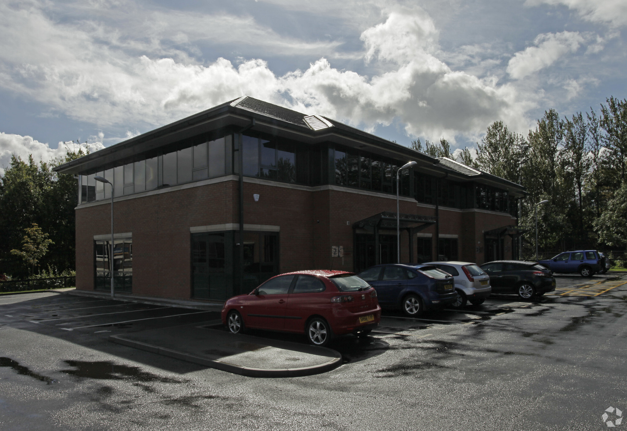 2-4 Earls Rd, Grangemouth for lease Primary Photo- Image 1 of 7