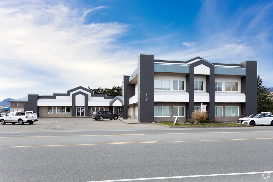 8337 Young Rd, Chilliwack, BC for lease - Primary Photo - Image 1 of 5