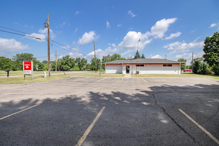 5204 Davison Rd, Burton, MI for sale - Building Photo - Image 2 of 17