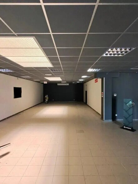 Industrial in Gémenos for lease - Interior Photo - Image 2 of 8