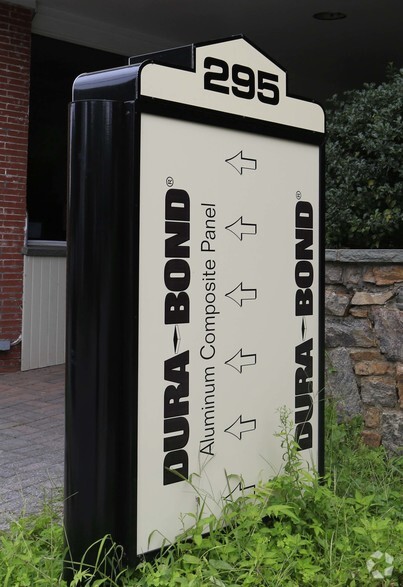 295 E Main St, Mount Kisco, NY for lease - Building Photo - Image 2 of 4