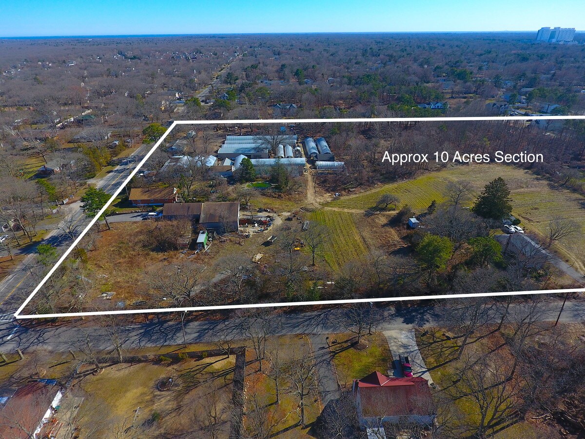 992 Ave, Central Islip, NY 11722