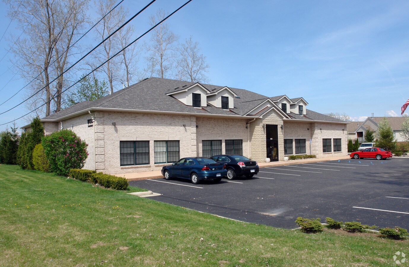 8155 Annsbury Dr, Utica, MI 48316