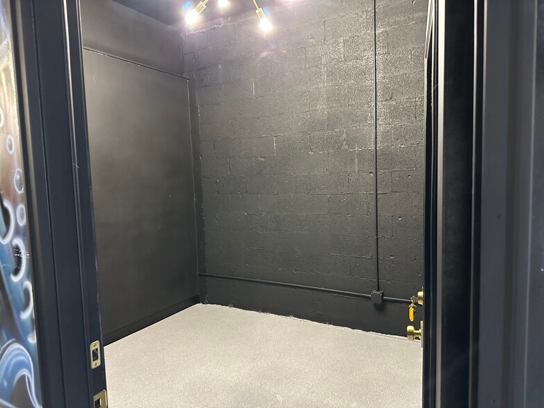 1101 W Wisconsin Ave, Appleton, WI for sale - Interior Photo - Image 3 of 15