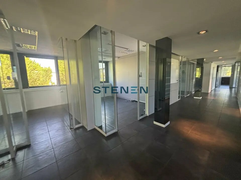 Office in Marseille for lease Interior Photo- Image 1 of 6