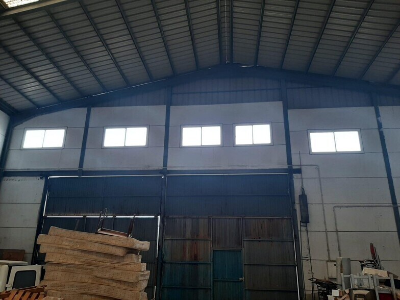 Industrial in Cáceres for lease - Building Photo - Image 3 of 5