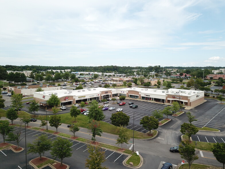 2747-2769 Wolfcreek Pky, Memphis, TN for lease - Building Photo - Image 3 of 14