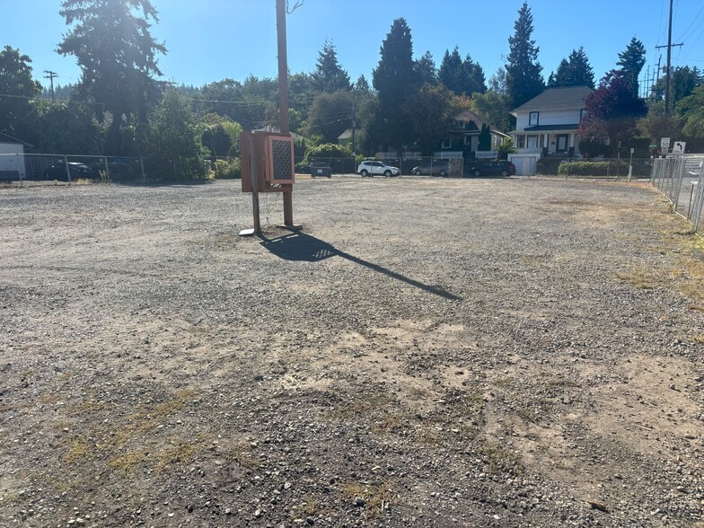 7650 Stark St, Portland, OR for sale - Primary Photo - Image 3 of 6