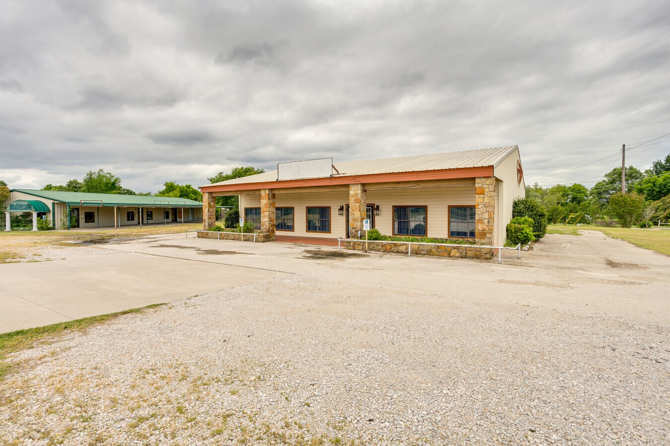 1490 E Reno Rd, Azle, TX 76020