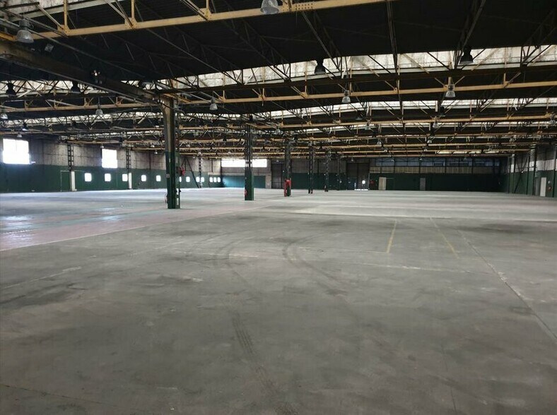 Industrial in Nantes for lease - Building Photo - Image 2 of 3