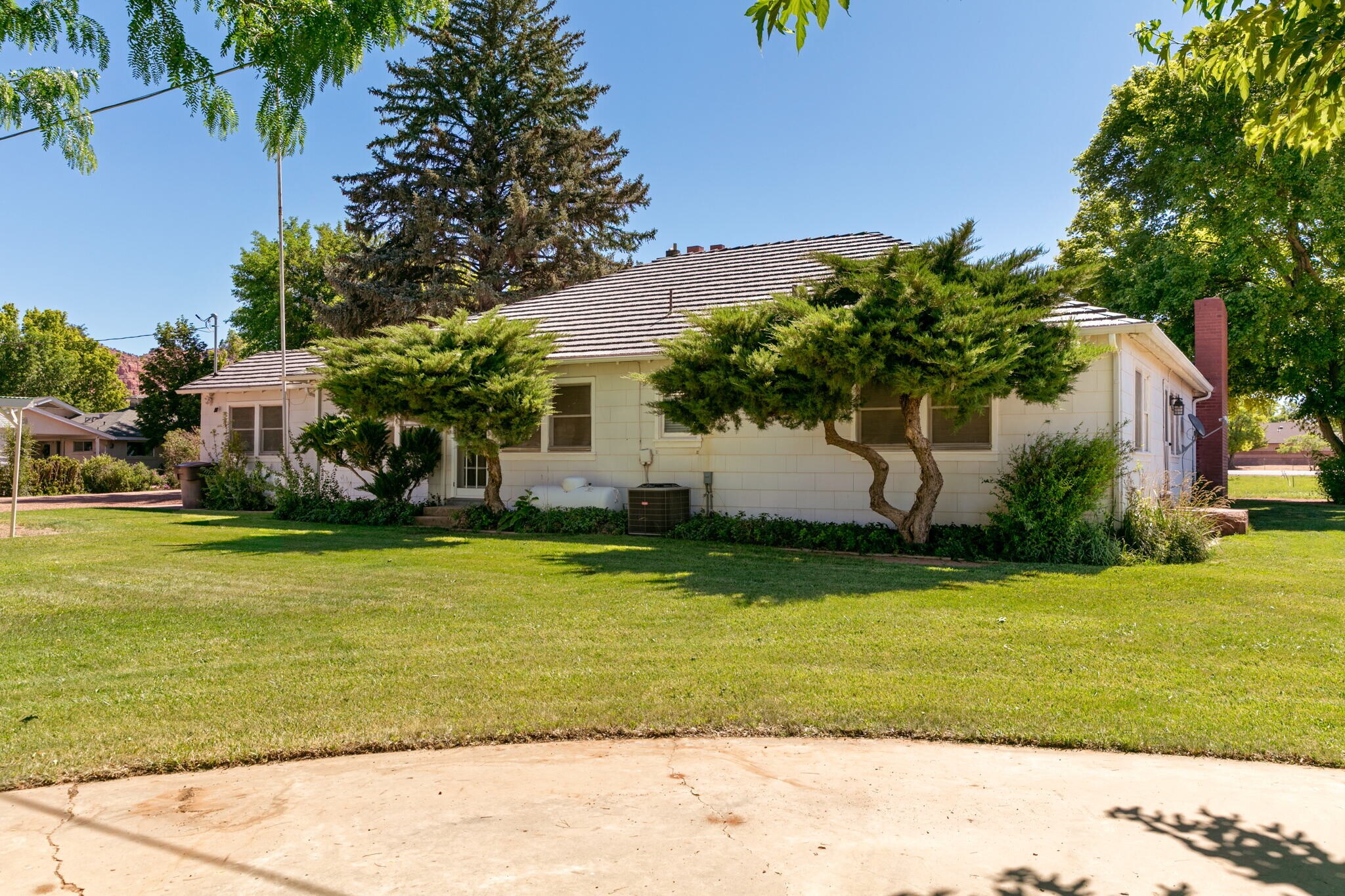 818 89a, Kanab, UT 84741 KANAB Commercial / Multifamily Land w house