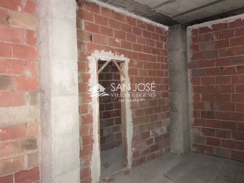 Retail in Alicante for sale - Building Photo - Image 3 of 6