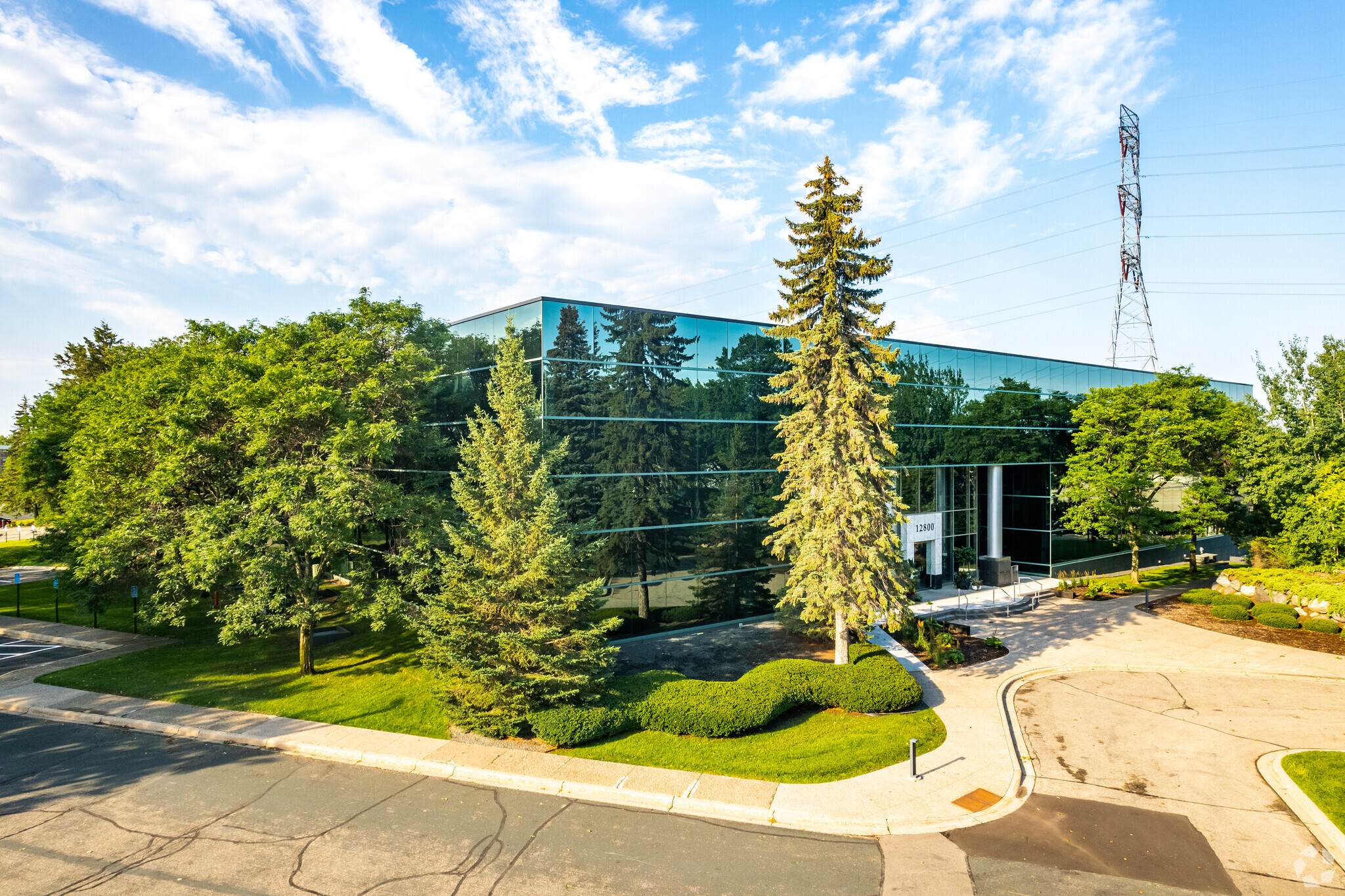 12800 Whitewater Dr, Minnetonka, MN for lease Building Photo- Image 1 of 17