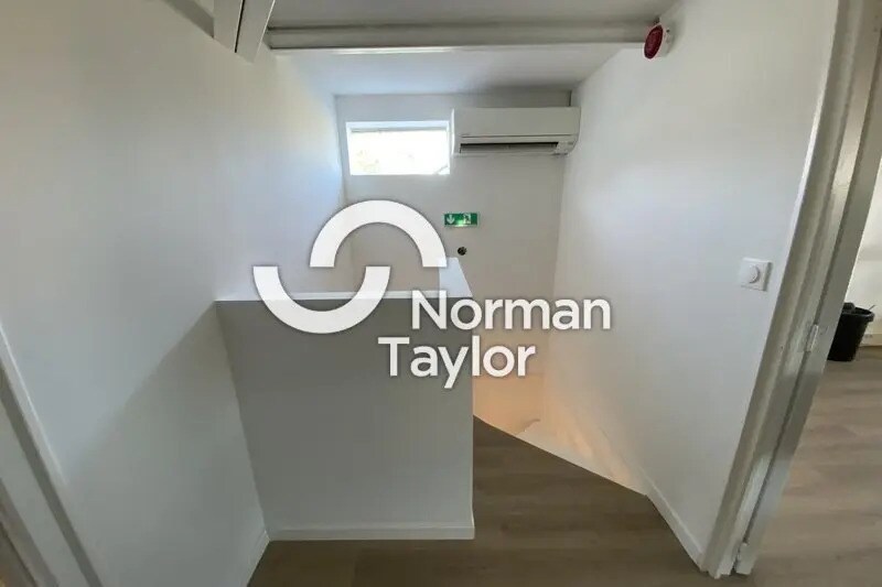 Office in Montpellier for lease - Interior Photo - Image 2 of 12