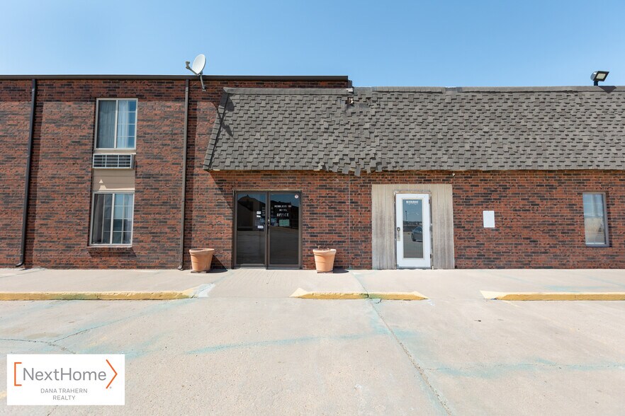 2093 W Oklahoma Ave, Ulysses, KS 67880 Peddlers Inn