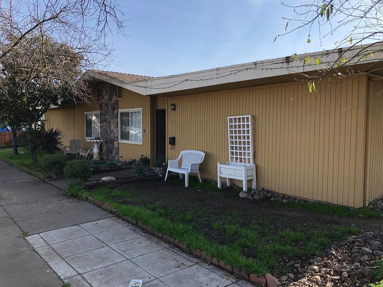 210 E Alpine Ave, Stockton, CA 95204