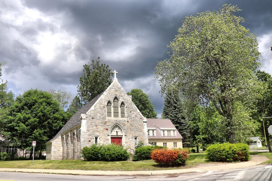 209 Lawrence St, Gardner, MA 01440