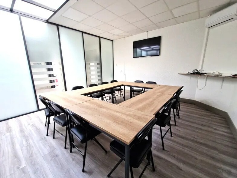 Office in Cagnes-sur-Mer for lease - Interior Photo - Image 2 of 2