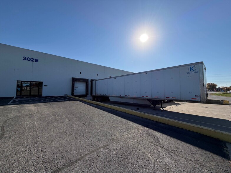 3029 N Post Rd, Indianapolis, IN for lease - Building Photo - Image 2 of 22